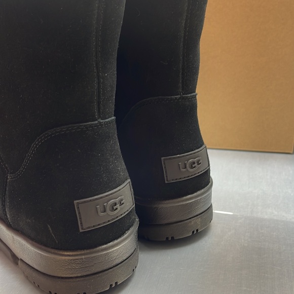 BNIB UGG Classic Weather Hiker Hi Boots BLACK 9 - Picture 11 of 11